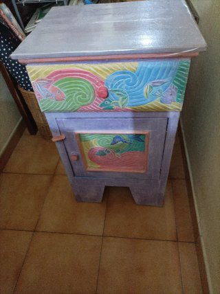Mesita de Noche de Madera Artesanal