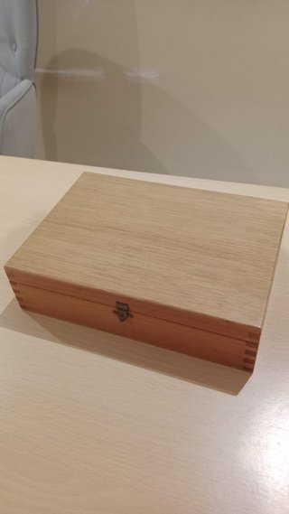 Caja de madera con cierre