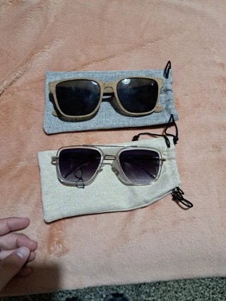 Gafas de sol beige y negras