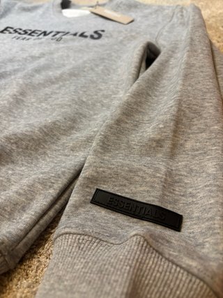 Sudadera Fear of God Essentials Gris