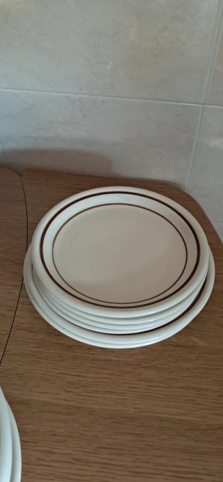 Juego de 2 platos hondos y 4 de postre color crema
