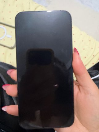 iPhone 15 Pro Max negro con 86% de Bateria