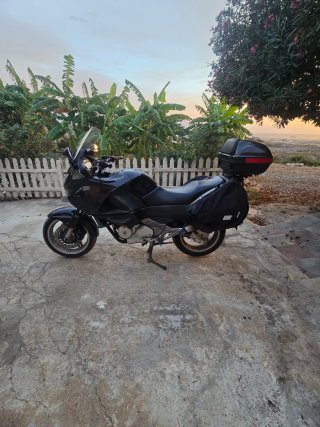 Honda Deauville 700 Negra