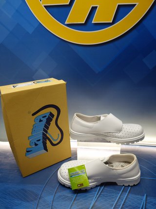 Zapatillas zuecos zapato o calzado antiestético y conductor t.43