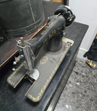 Máquina de coser antigua Alfa S.A. Eibar España