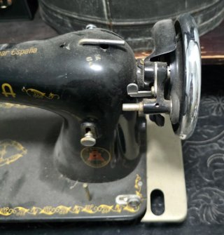 Máquina de coser antigua Alfa S.A. Eibar España