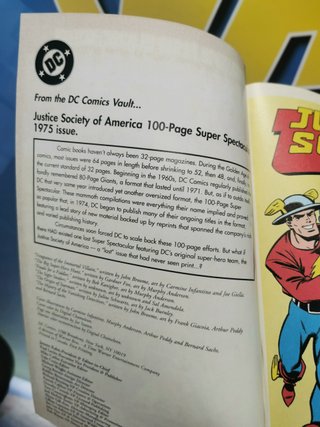 Comics. Justice Society Of America 100-Page Super Spectacular replica de la edicion de 1975 .