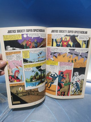 Comics. Justice Society Of America 100-Page Super Spectacular replica de la edicion de 1975 .