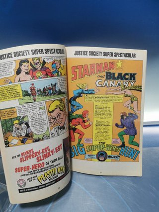 Comics. Justice Society Of America 100-Page Super Spectacular replica de la edicion de 1975 .