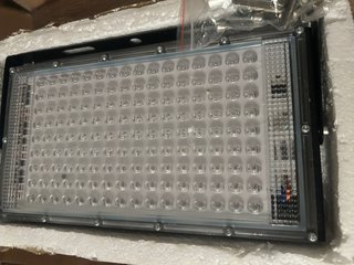 Lámpara LED con luz ultravioleta