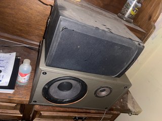 Altavoz de estantería negro