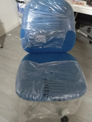 Silla de escritorio con ruedas azul a estrenar