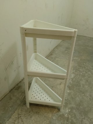 Estantería de esquina blanca