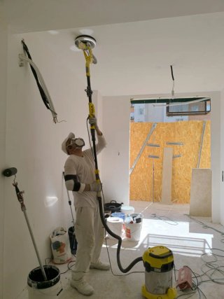 Pintor profesional: Pintura y alisado de paredes