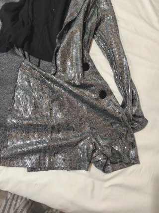 Vestido lentejuelas de corte falda-pantalon