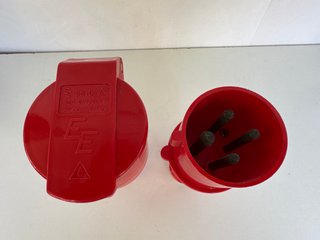 Enchufe Industrial Trifásico 32A