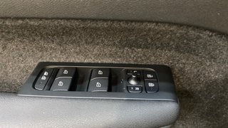 VOLVO XC40 2.0 B3 PLUS DARK AUTO 5P