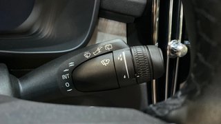 VOLVO XC40 2.0 B3 PLUS DARK AUTO 5P