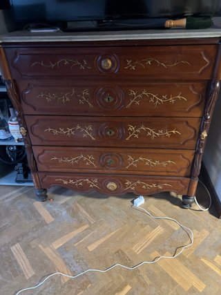 Cómoda de madera clásica