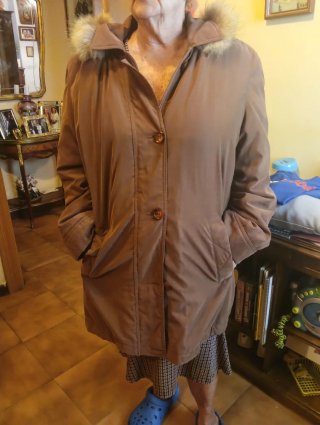 Parka Talla 48 Capucha pelo, abrigada, como Nueva.
