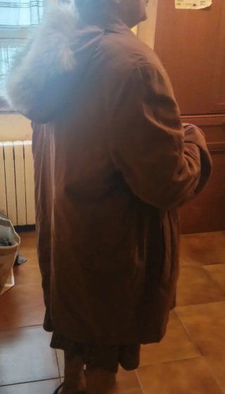 Parka Talla 48 Capucha pelo, abrigada, como Nueva.