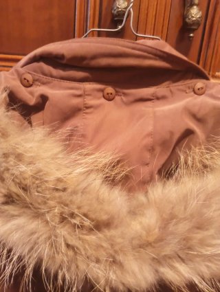 Parka Talla 48 Capucha pelo, abrigada, como Nueva.