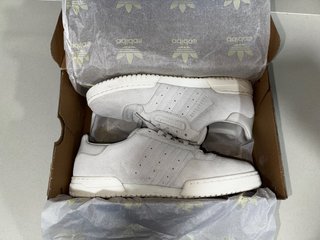Adidas Powerphase Talla 42 2/3 Beige