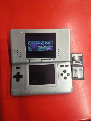 Nintendo DS Plateada + 2 Juegos Pokémon