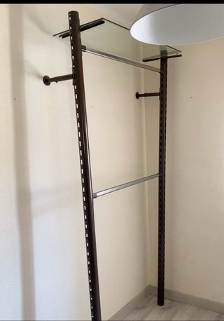Soporte para ropa con estante de cristal