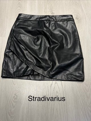 Falda Stradivarius Negra