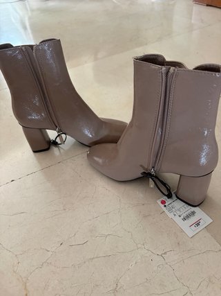 Botines charol Zara beige nuevos