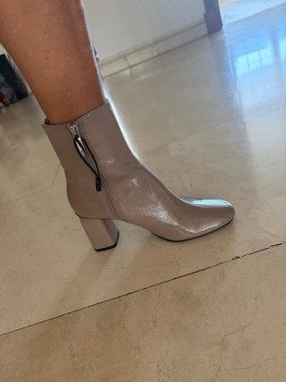 Botines charol Zara beige nuevos