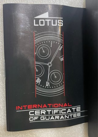 Reloj Lotus Quartz Negro/Dorado, edición limitada