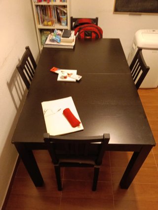 Comedor negro Ikea con 4 sillas