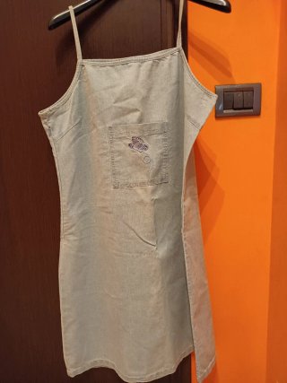 Vestito in jeans con ricamo