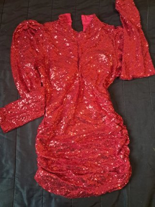 Vestido de fiesta con flecos y pedrería