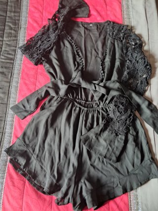 Vestido de fiesta con flecos y pedrería