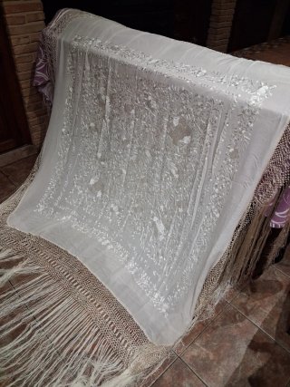 Antiguo Mantón de Manila de Seda Bordado
