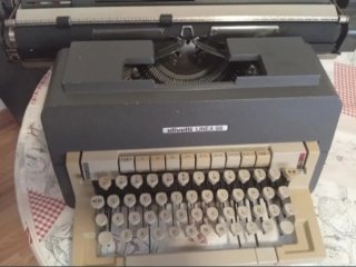 Máquina de escribir Olivetti Línea 98