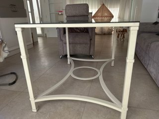 Mesa de forja con tapa de madera y cristal