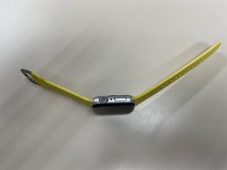 Apple Watch Series 5 44mm Amarillo