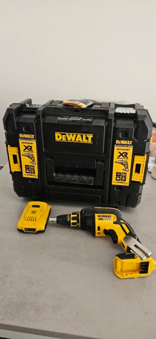 Lote Herramientas DeWalt: Maletín, Taladro y Bater