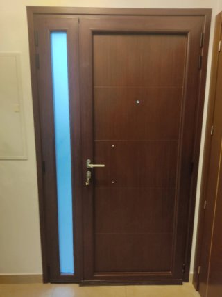 Puerta de Seguridad de Aluminio con Fijo Lateral