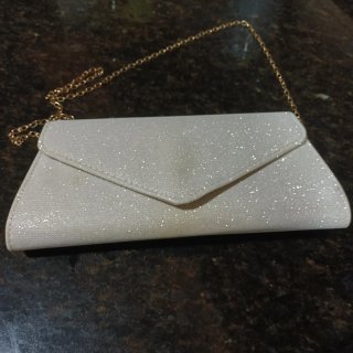Bolso de fiesta blanco y dorado