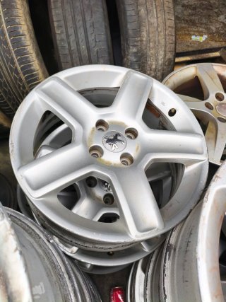 Llantas Peugeot de 5 radios Originales 4x108
