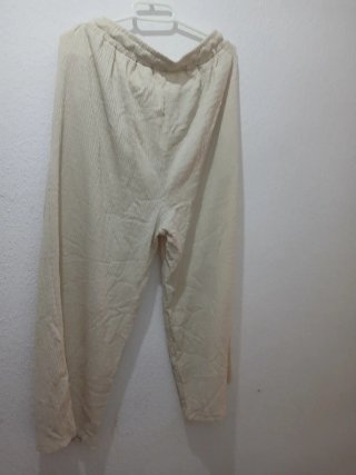 Pantalón Beige de Corte Holgado
