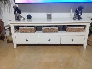 Mesa TV Blanca con  Cajones