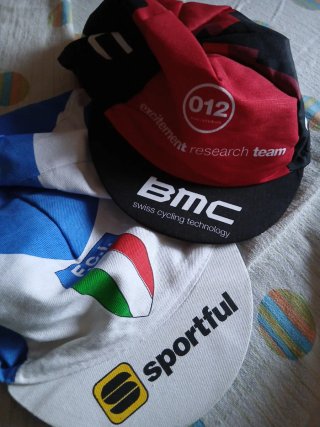Lote de 2 Gorras de Ciclismo Sportful y BMC