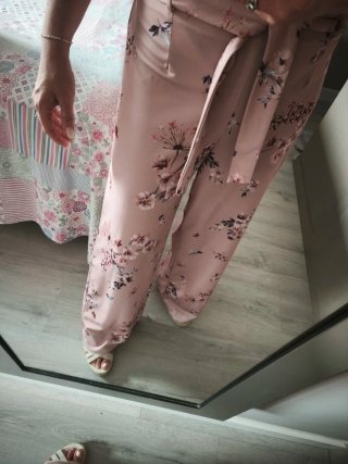 Pantalón rosa estampado floral