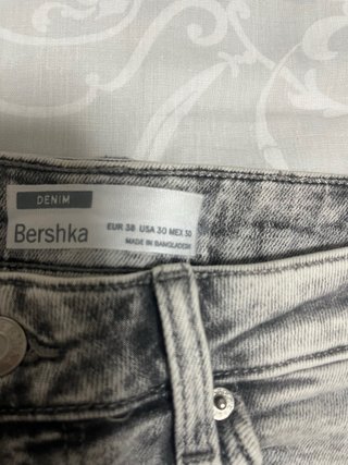 Pantalón corto vaquero Bershka gris